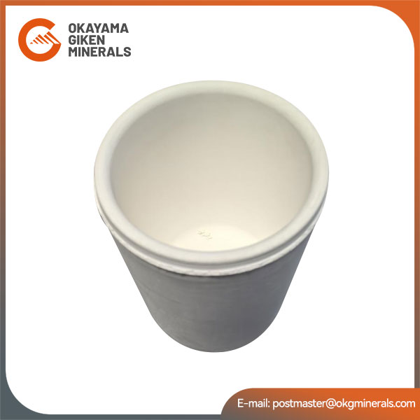 What are the main characteristics of ceramic materials?